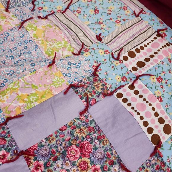 Cozy Handmade Patchwork Quilt Blanket - Picture 6 of 12